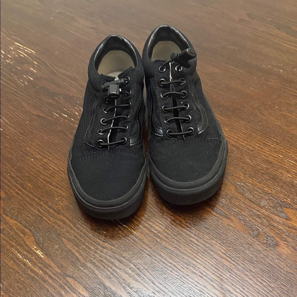 Unisex Triple Black Low-Top Vans Sneakers
